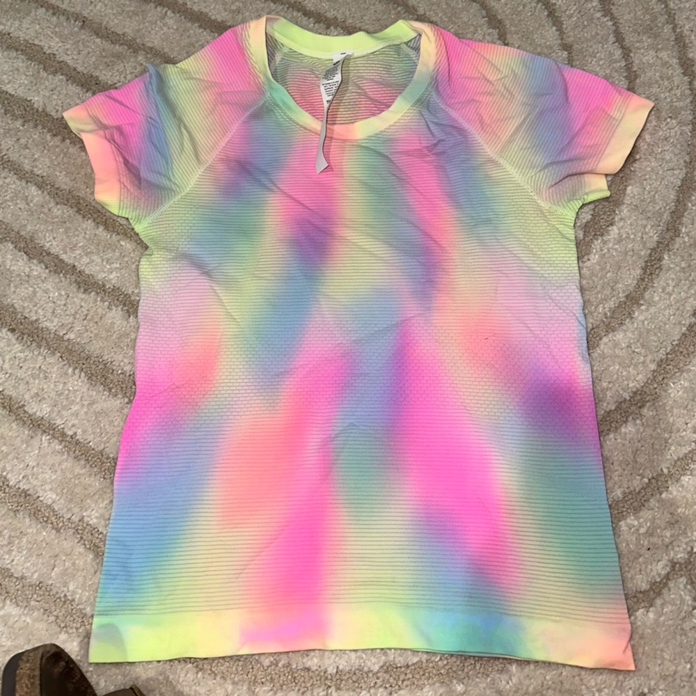 COPY - Lululemon Swiftly psychedelic top size 4